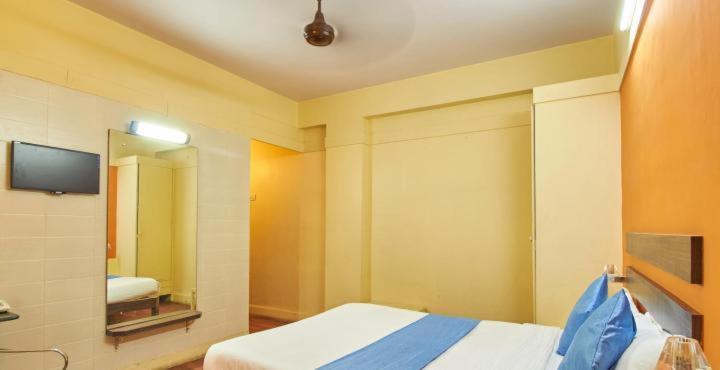 Hotel Golden Palace Pvt Ltd ムンバイ エクステリア 写真