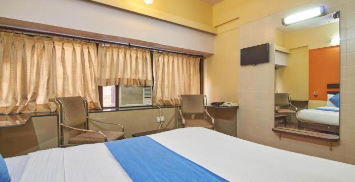 Hotel Golden Palace Pvt Ltd ムンバイ エクステリア 写真