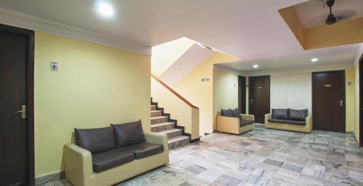 Hotel Golden Palace Pvt Ltd ムンバイ エクステリア 写真