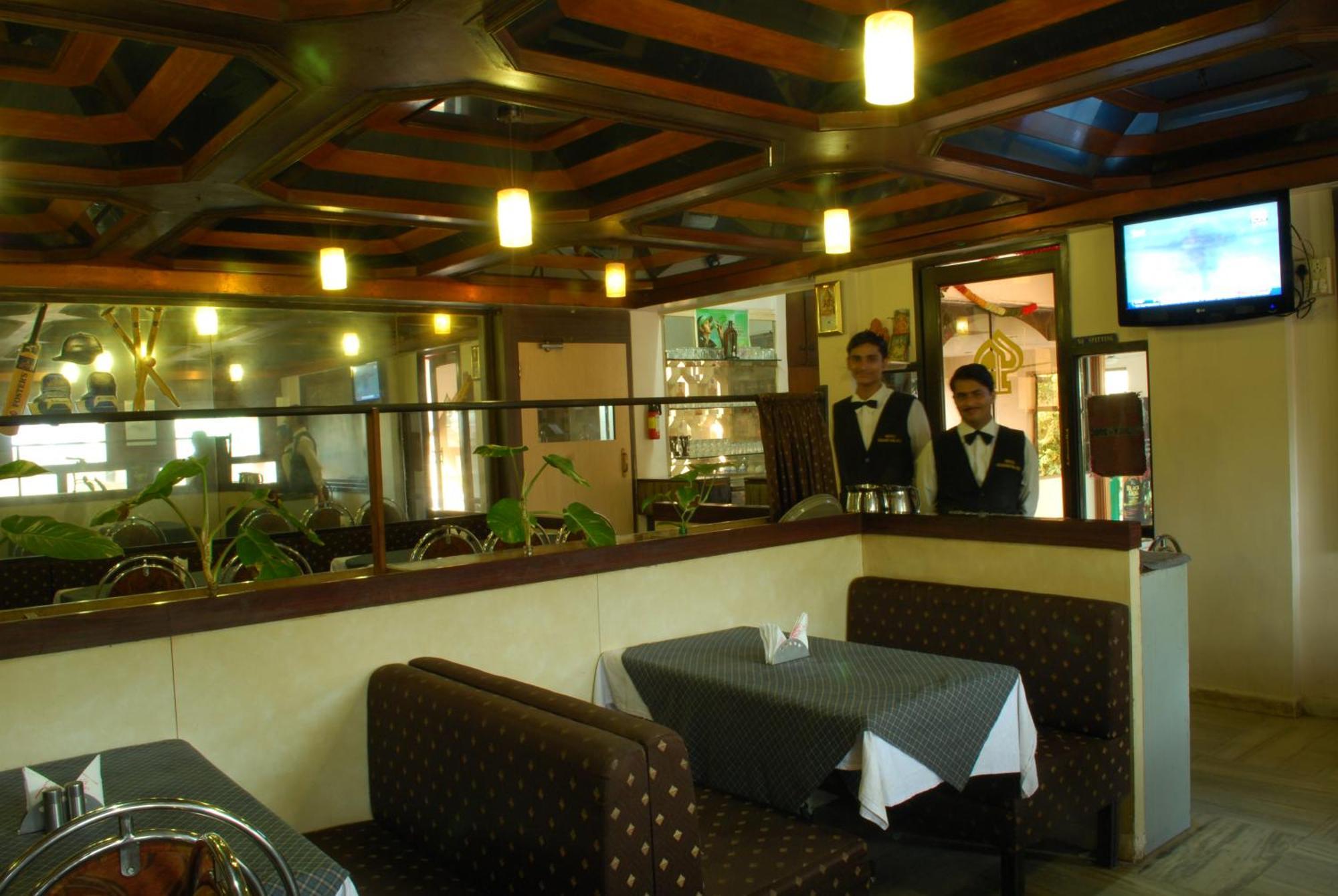 Hotel Golden Palace Pvt Ltd ムンバイ エクステリア 写真